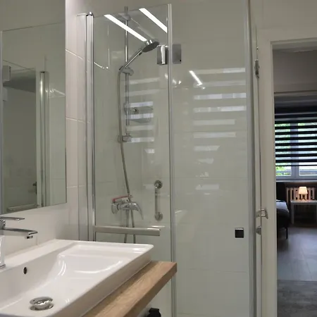 Reden Park - Free Parking - Easy Check-in Apartment *